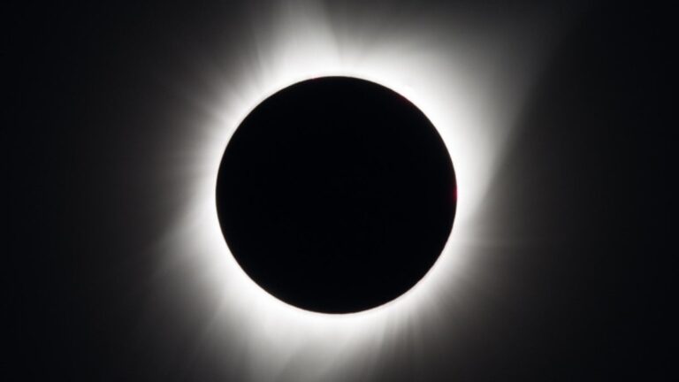 5 Curiosidades Sobre O Eclipse Solar De Abril Marketing De Verdade