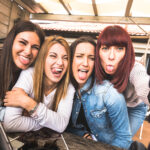 O Marketing de influência do YouTube ajuda você a gerar mais tráfego de alta qualidade, aumentar a visibilidade da marca e a credibilidade.