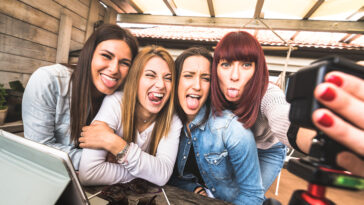 O Marketing de influência do YouTube ajuda você a gerar mais tráfego de alta qualidade, aumentar a visibilidade da marca e a credibilidade.