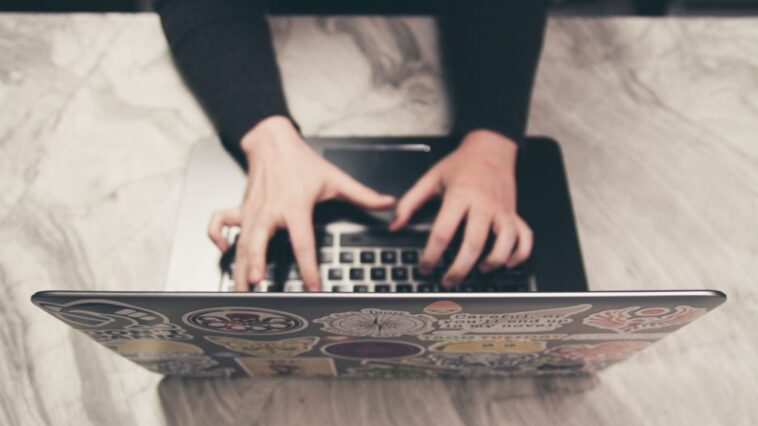 o-mau-uso-do  e-mail  no-ambiente-de-trabalho