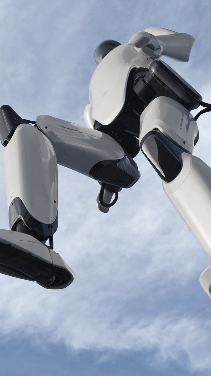 xiaomi-lanca-cyberone,-robo-que-le-emocoes-e-pode-consolar-humanos