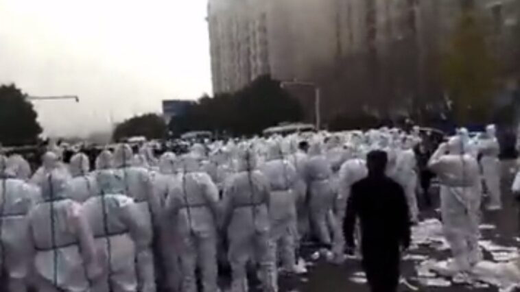 funcionarios-protestam-em-fabrica-de-iphone-na-china;-entenda
