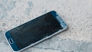 xiaomi:-nao-adianta-passar-pasta-de-dente-na-tela-quebrada-do-celular