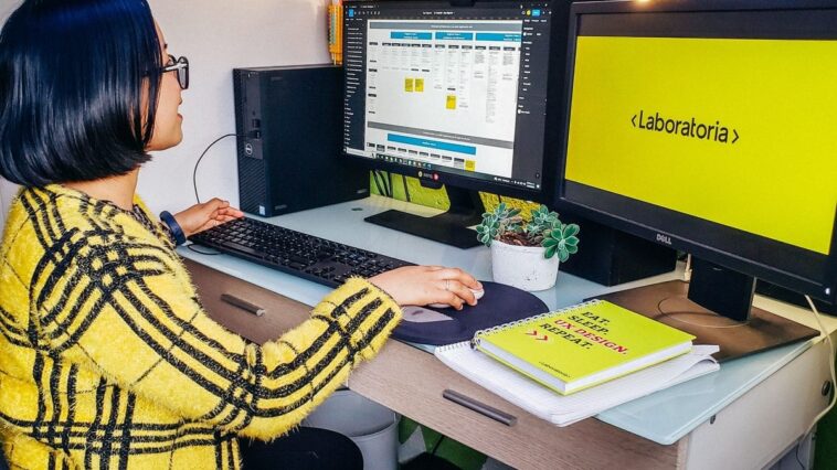 contra-a-desigualdade-de-genero,-laboratoria-forma-3-mil-programadoras
