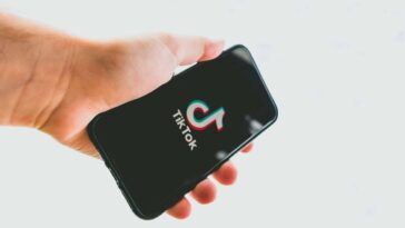 nova-zelandia-bane-tiktok-de-celulares-do-governo