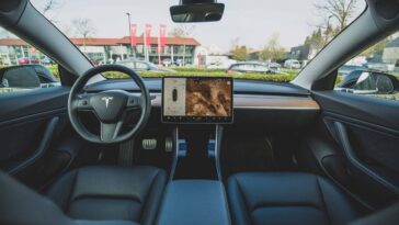 tesla-e-processada-por-vazar-videos-de-clientes-gravados-pelos-carros