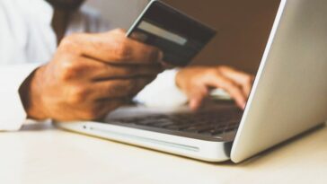 dia-das-maes:-veja-como-nao-cair-em-golpes-ao-comprar-presente-online