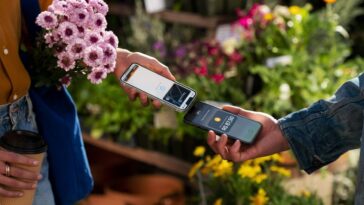 apple-libera-recurso-que-transforma-iphone-em-maquininha-de-cartao