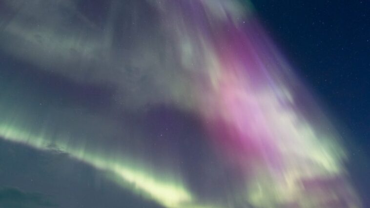destaque-da-nasa:-grande-aurora-boreal-esta-na-foto-astronomica-do-dia