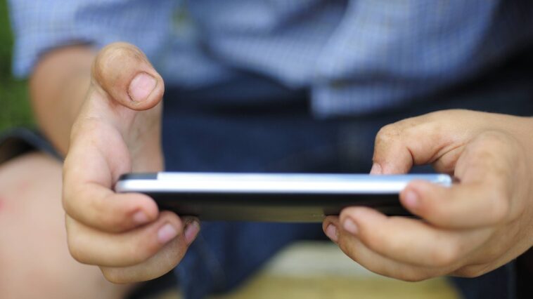 tiktok-e-instagram-ferem-proprias-regras-e-aceitam-menores-de-13-anos