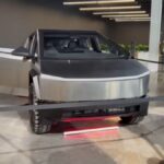 tesla-cybertruck-|-novas-fotos-vazadas-mostram-detalhes-da-cabine