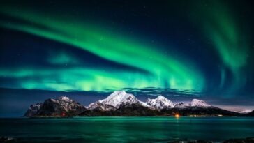 video-de-aurora-boreal-rara-revela-efeitos-no-campo-magnetico-da-terra