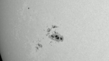manchas-solares-15-vezes-maiores-que-a-terra-sao-visiveis-de-marte