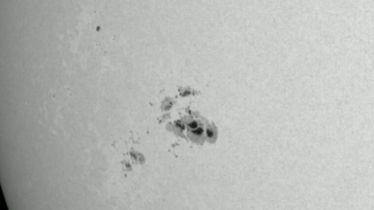 manchas-solares-15-vezes-maiores-que-a-terra-sao-visiveis-de-marte