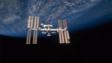 medicos-em-terra-fazem-1a-cirurgia-remota-espacial-via-robo-na-iss