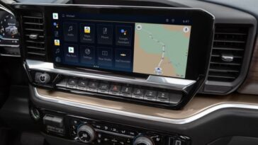 central-multimidia-e-o-maior-problema-de-carros-seminovos