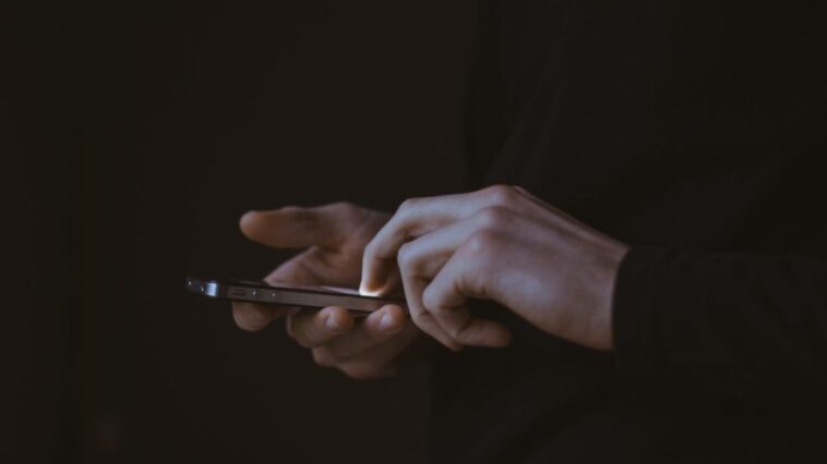 ‘mao-fantasma’:-idoso-cai-em-golpe-e-perde-r$-85-mil