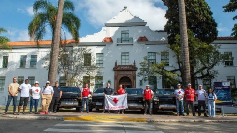 enchentes-no-rs:-gm-arrecada-r$-1-milhao-e-cede-picapes-4×4-para-resgate