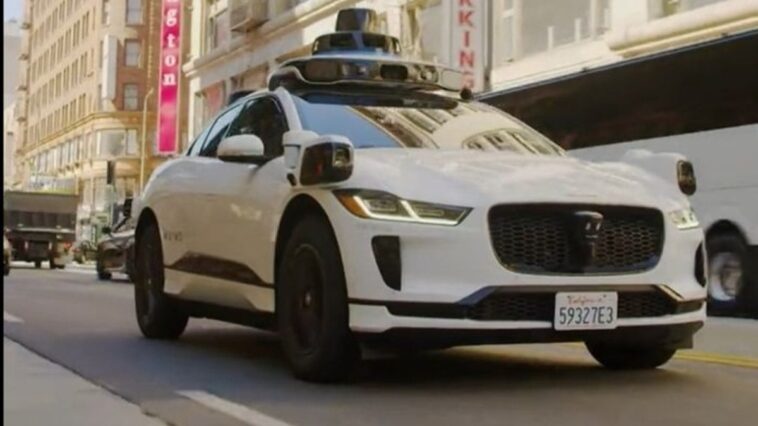 carro-autonomo-sem-motorista-faz-zigue-zague-e-causa-panico-nas-ruas