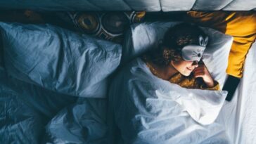 dormir-mais-cedo-nos-deixa-mais-gratos-e-resilientes