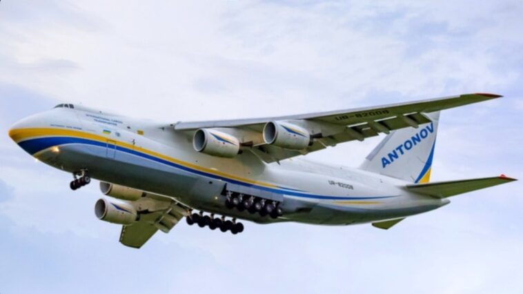 antonov-an-124,-o-maior-aviao-de-cargas,-pousa-no-brasil