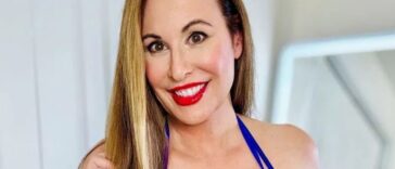 modelo-de-57-anos-usa-ia-para-criar-versoes-de-si-mesma-de-biquini,-veja-fotos