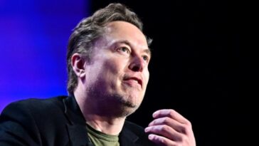 elon-musk-volta-a-processar-openai-por-fraude-e-publicidade-enganosa