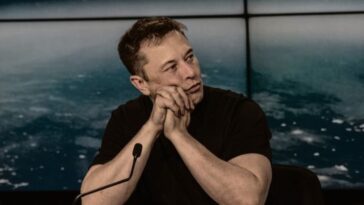 x-de-elon-musk-encerra-operacoes-no-brasil-e-culpa-alexandre-de-moraes