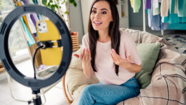 8-beneficios-de-fazer-uma-transmissao-ao-vivo-nas-redes-sociais