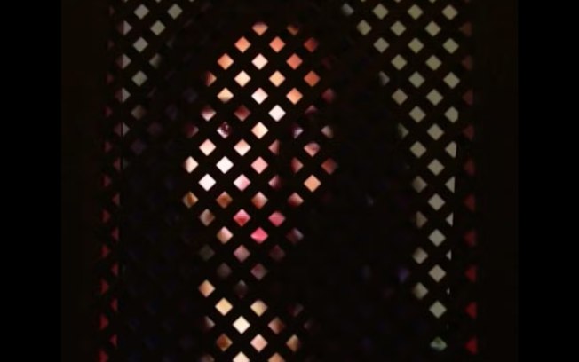 holograma-de-jesus-recebe-fieis-para-confissoes-em-igreja-suica;-modelo-usa-ia