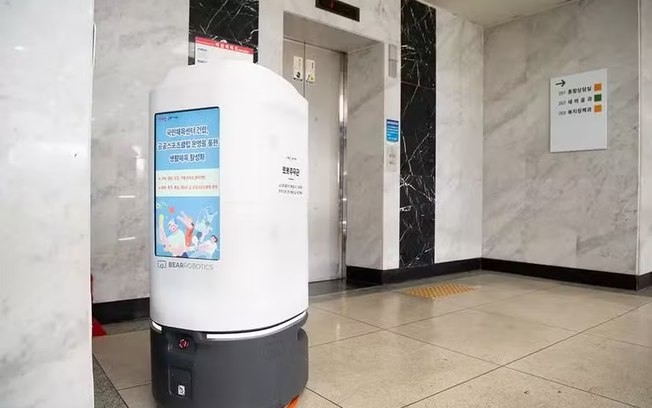 cientistas-tentam-descobrir-por-que-robo-‘deprimido’-se-jogou-de-escada