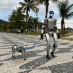 robo-humanoide-e-cachorro-robotico-surpreendem-banhistas-no-rj