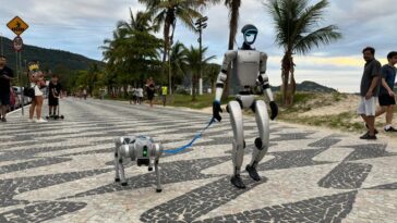 robo-humanoide-e-cachorro-robotico-surpreendem-banhistas-no-rj