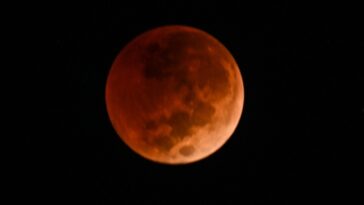 ‘lua-de-sangue’-sera-visivel-na-madrugada-de-sexta-feira