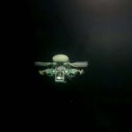 robo miniatura explora-ponto-mais-profundo-dos-oceanos