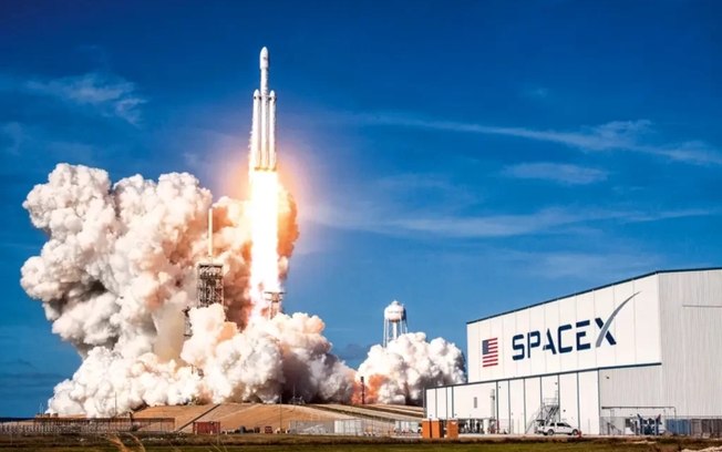 spacex-lanca-tripulacao-de-humanos-a-orbita-polar-pela-1a-vez