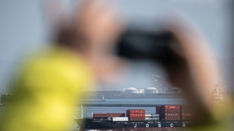 eua-envia-sinal-de-possiveis-tarifas-sobre-produtos-farmaceuticos-e-semicondutores