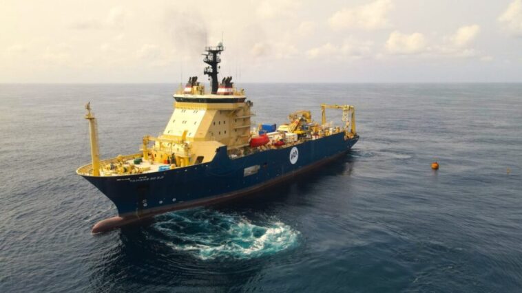 ataques
russos-a-cabos-submarinos-ameacam-internet-global