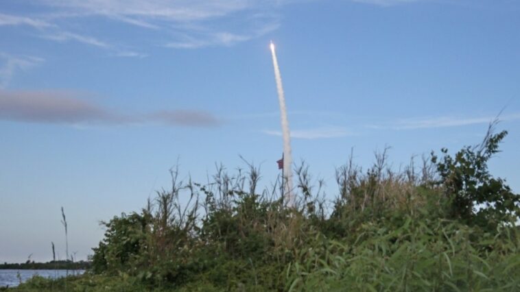 amazon-lanca-seus-primeiros-satelites-de-internet-para-rivalizar-com-starklink