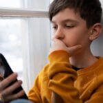 cerca-de-4-em-cada-10-criancas-usam-ia-para-apoio-emocional