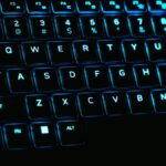 por-que-as-teclas-f-e-j-do-teclado-tem-um-traco-em-alto-relevo?