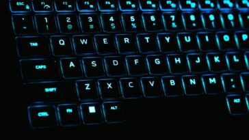 por-que-as-teclas-f-e-j-do-teclado-tem-um-traco-em-alto-relevo?