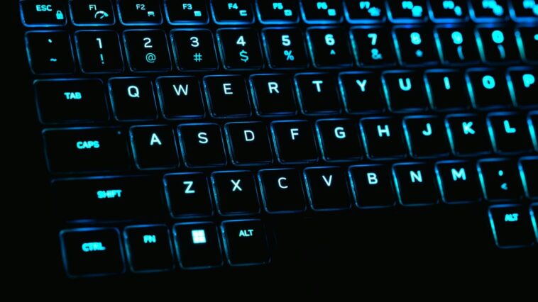 por-que-as-teclas-f-e-j-do-teclado-tem-um-traco-em-alto-relevo?