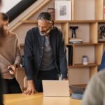 hubspot-lanca-mais-de-200-produtos-para-impulsionar-o-crescimento-com-equipes-hibridas-de-humanos-e-ia