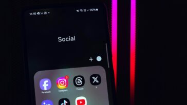 caiu?-rede-x-fica-fora-do-ar-na-manha-desta-terca-feira-(18)