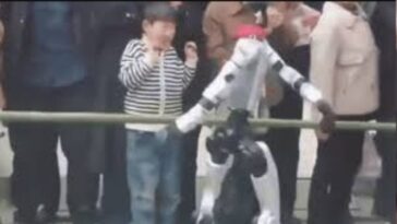 video:-robo-dancarino-bate-em-crianca-durante-apresentacao