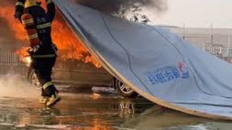 video:-cobertor-antichamas-controla-fogo-em-poucos-segundos