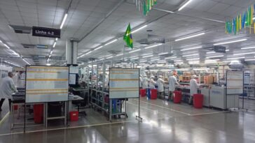 fabrica-da-positivo-produz-4,3-milhoes-de-eletronicos-por-ano