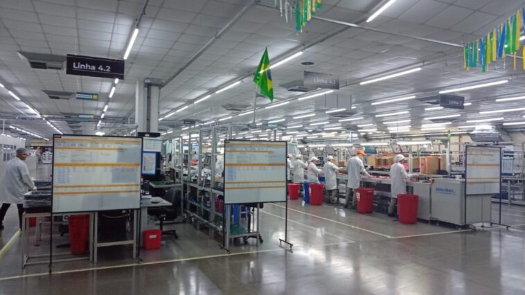 fabrica-da-positivo-produz-4,3-milhoes-de-eletronicos-por-ano