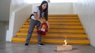 apagar-o-fogo-com-som?-garota-cria-extintor-sonoro-antichamas